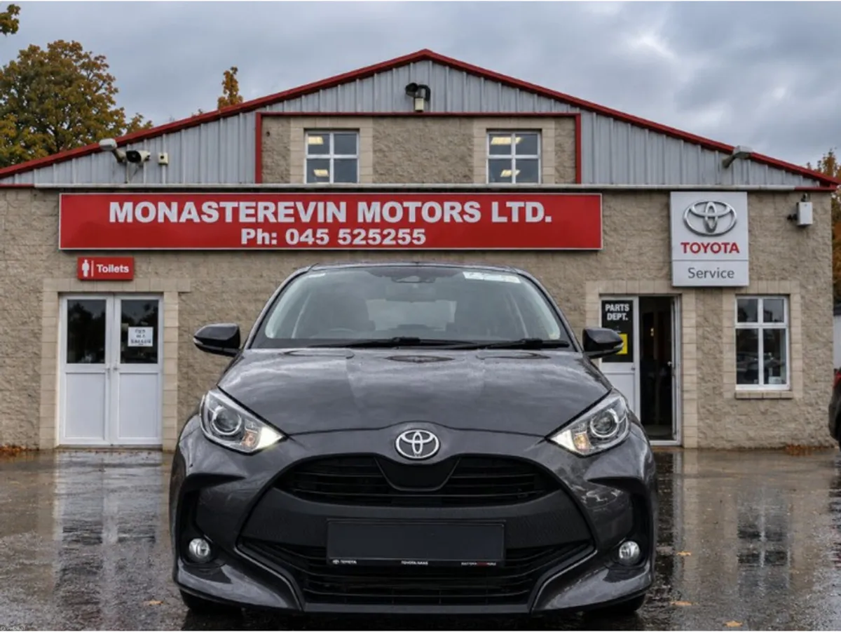Toyota Yaris *ORIGINAL IRISH CAR*   HEV LUNA 4DR A - Image 5