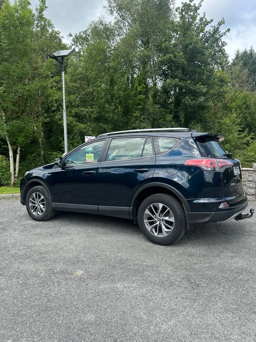 Toyota RAV4 Hybrid 2017 - Image 2