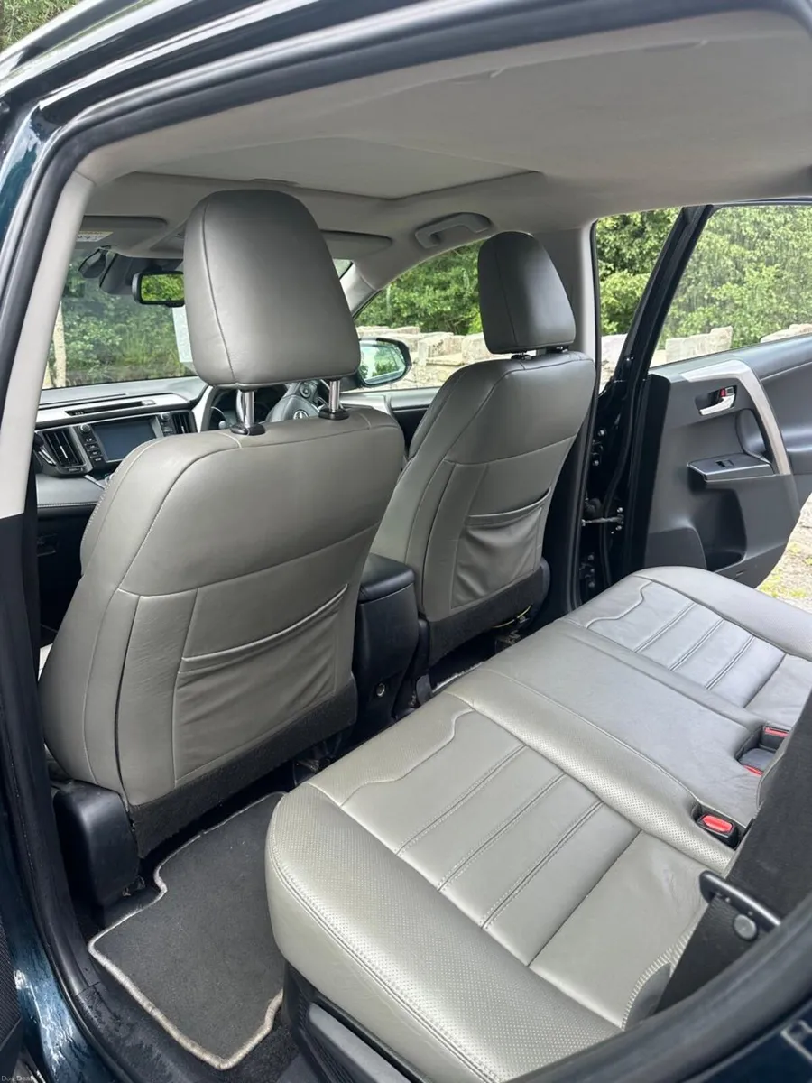 Toyota RAV4 Hybrid 2017 - Image 6