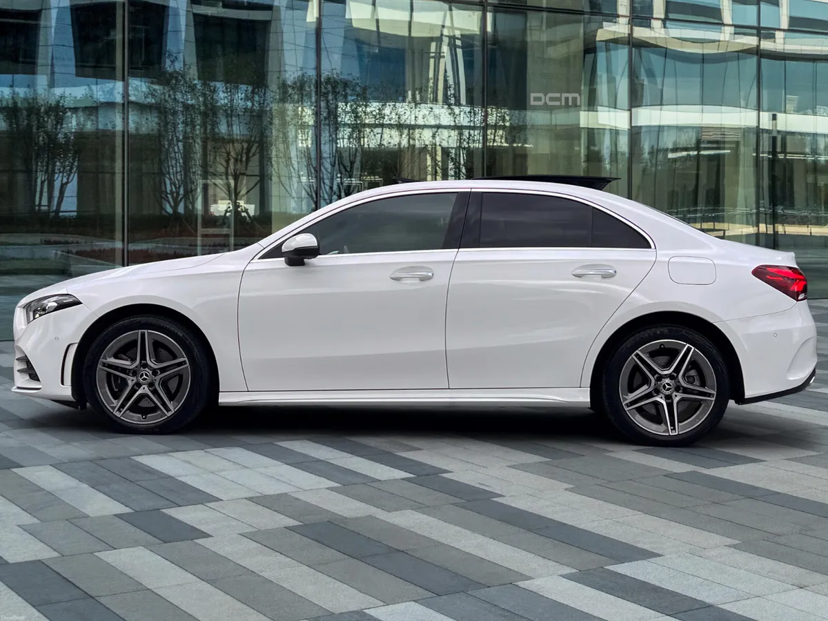 Mercedes Benz A250e AMG-Line Sedan *Panroof* - Image 4