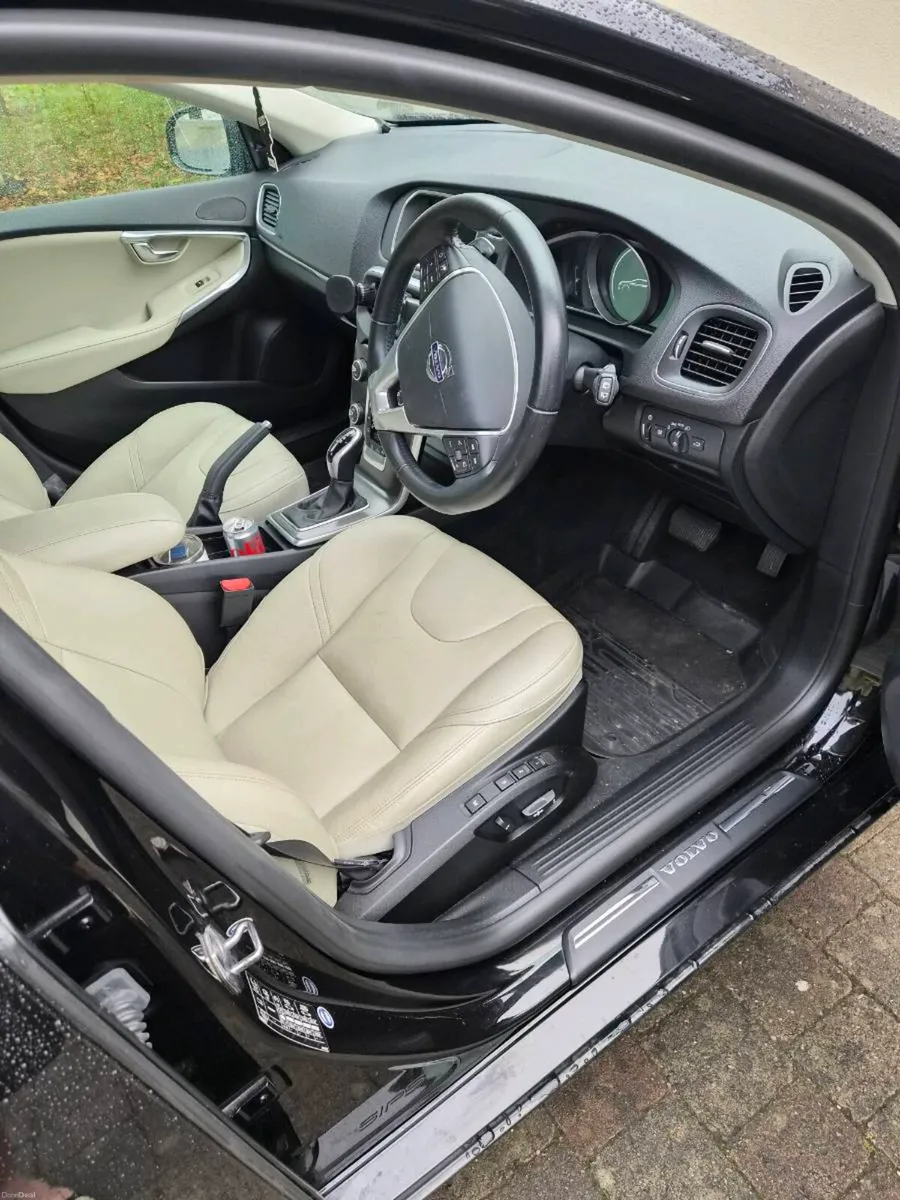 Volvo V40 - Image 5