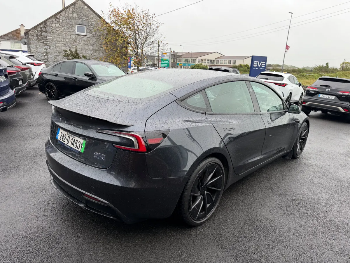 Performance Model 3 - Premium - Highland - Image 3