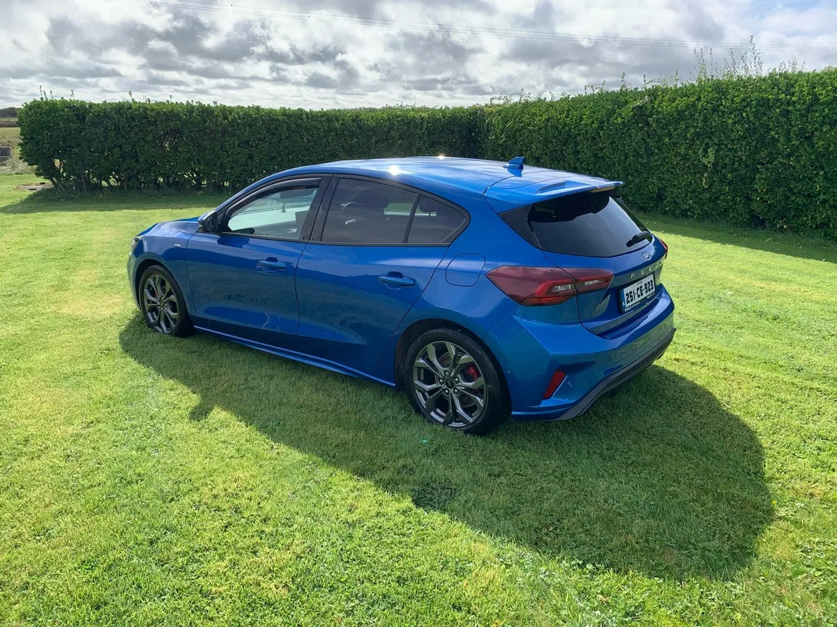 2025 Ford Focus 1.0T EcoBoost MHEV ST-Line - Image 2