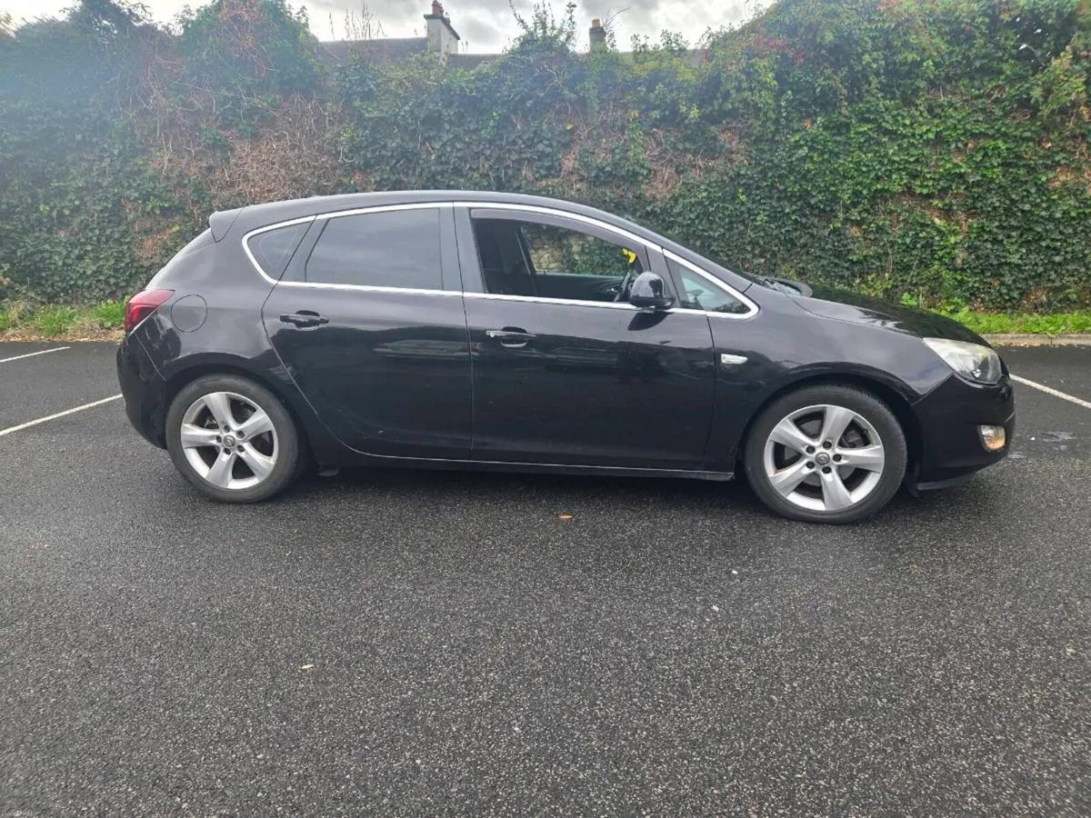 10 opel astra valid nct low miles - Image 1