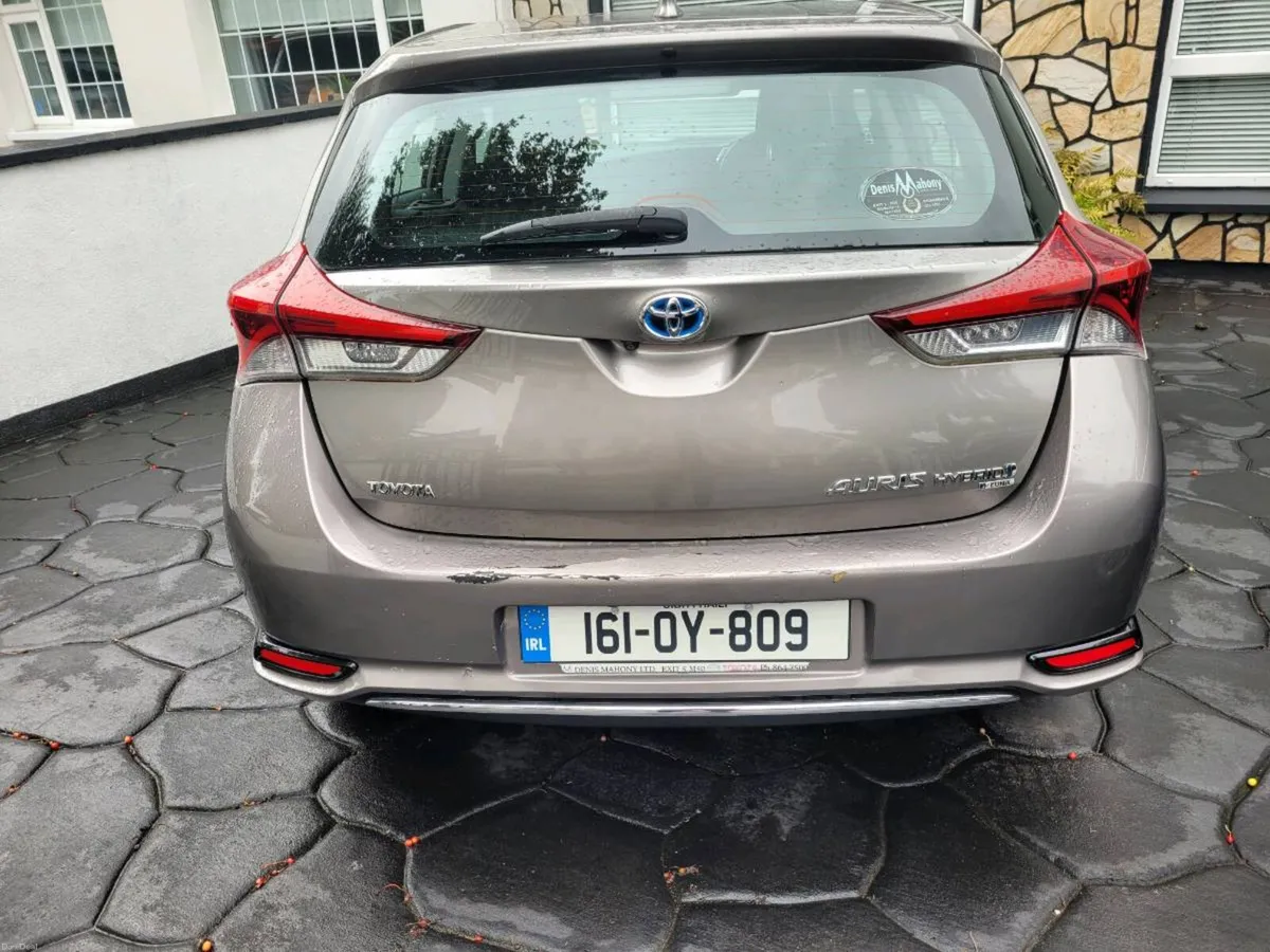 Toyota Auris Hybird automatic - Image 4