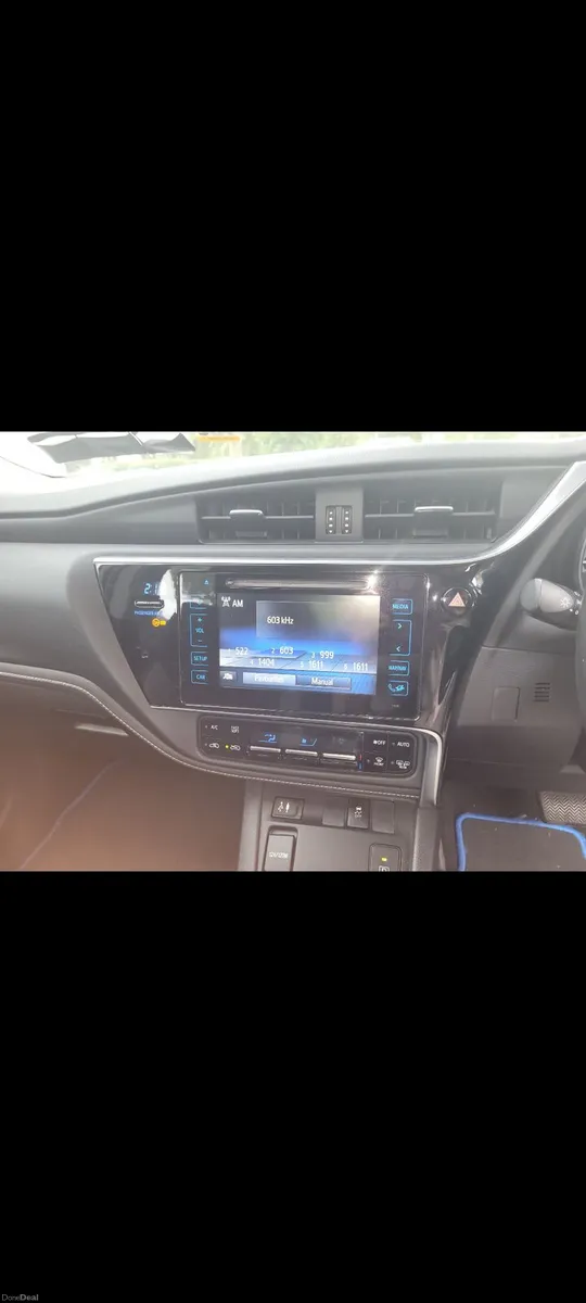 Toyota Auris Hybird automatic - Image 6