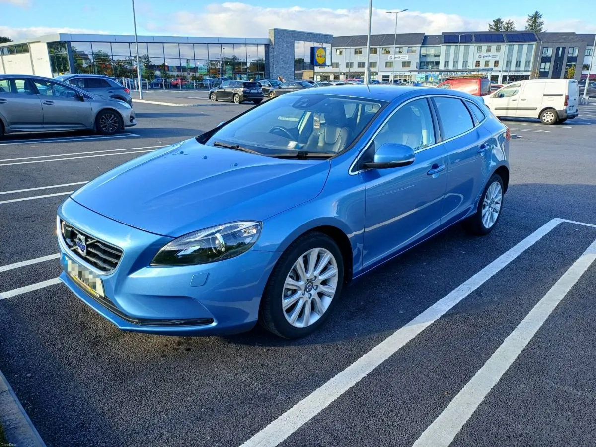 Volvo V40 - Image 2