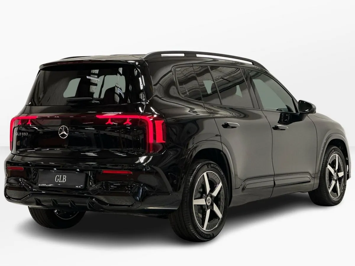 Mercedes-Benz GLB GLB180 AMG Line + MHEV - Image 3