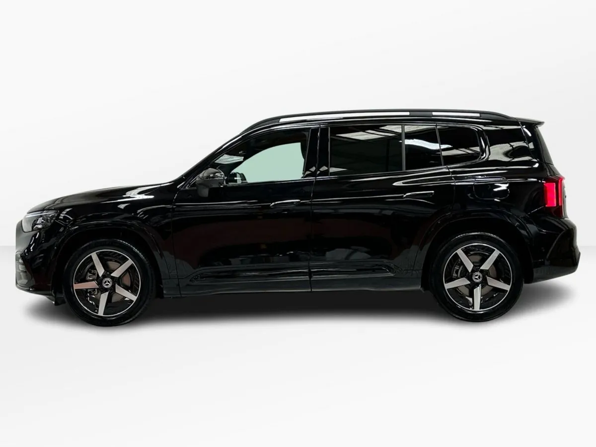 Mercedes-Benz GLB GLB180 AMG Line + MHEV - Image 5