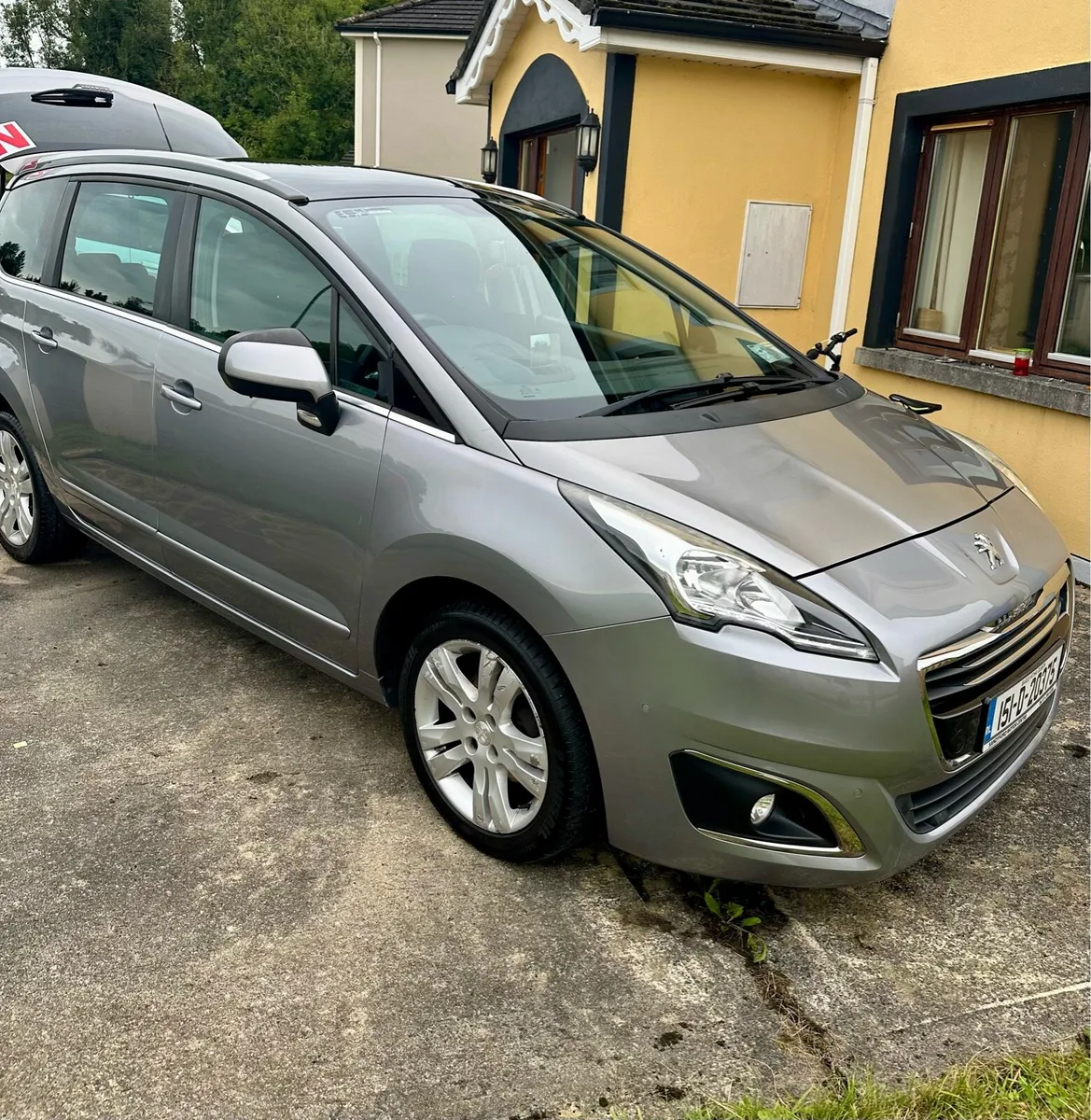 151 Peugeot 5008 low millage 1.6hdi - Image 2