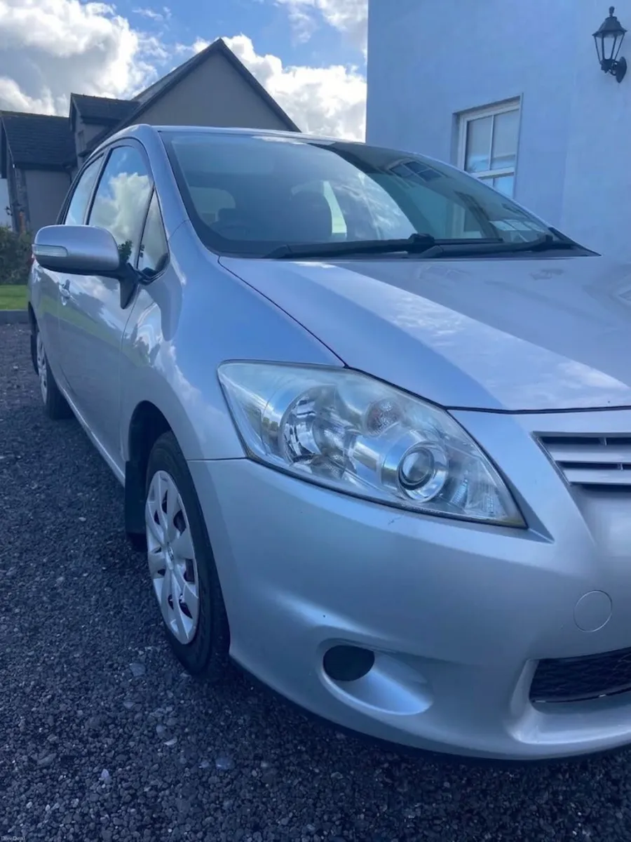 Toyota Auris 2011 - Image 1