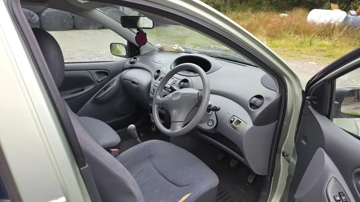 Toyota Yaris 2003 - Image 4