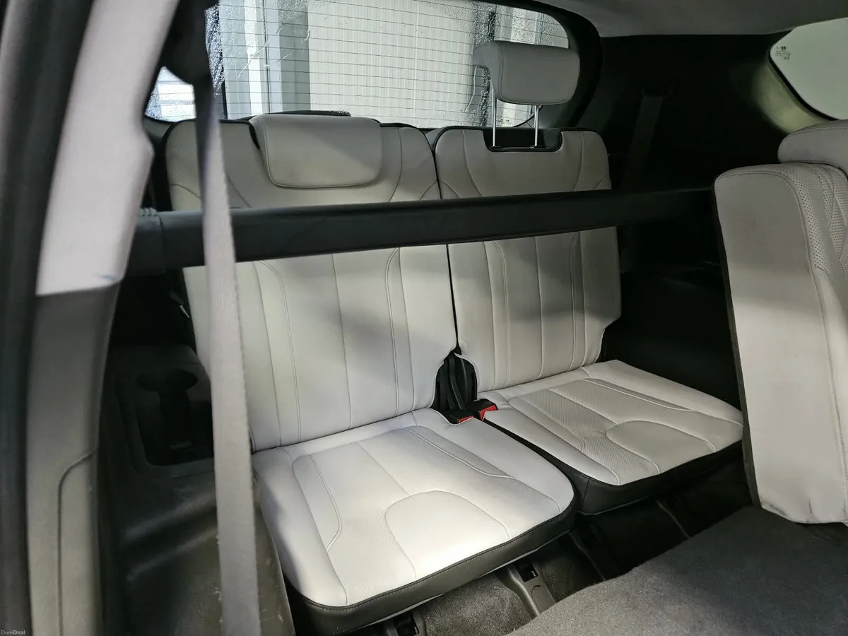 211 HYUNDAI SANTA FE 4wd EXECUTIVE 7 SEATER - Image 6