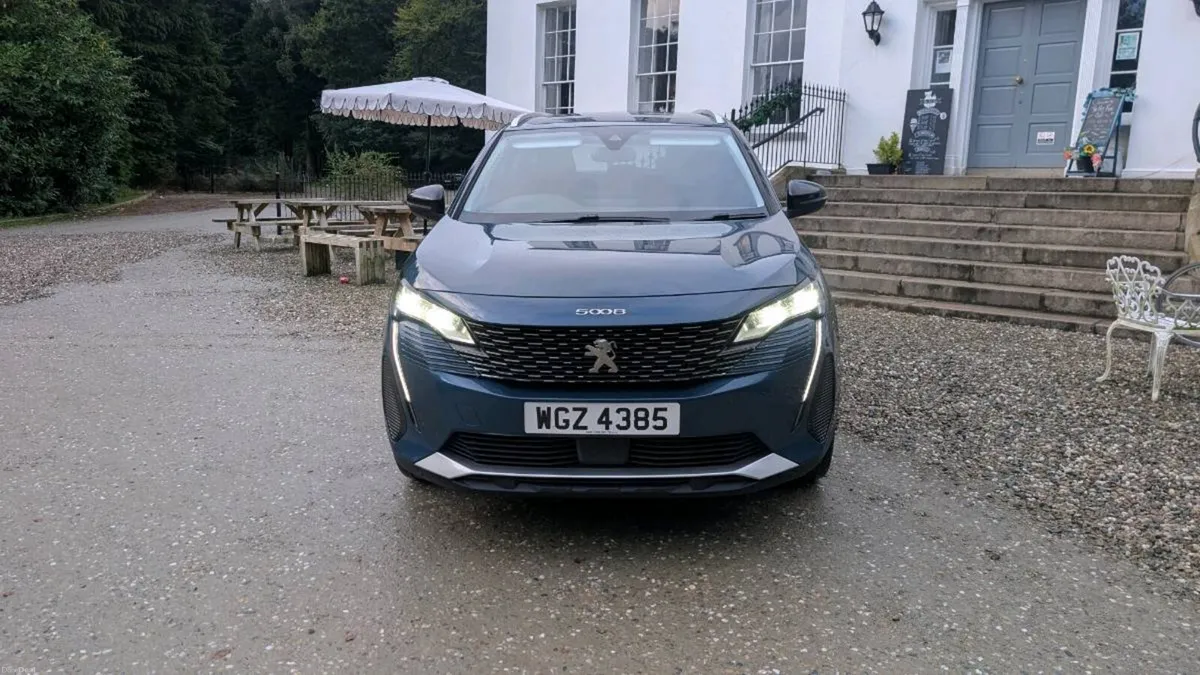 2022 Peugeot 5008 allure 7 seater - Image 2