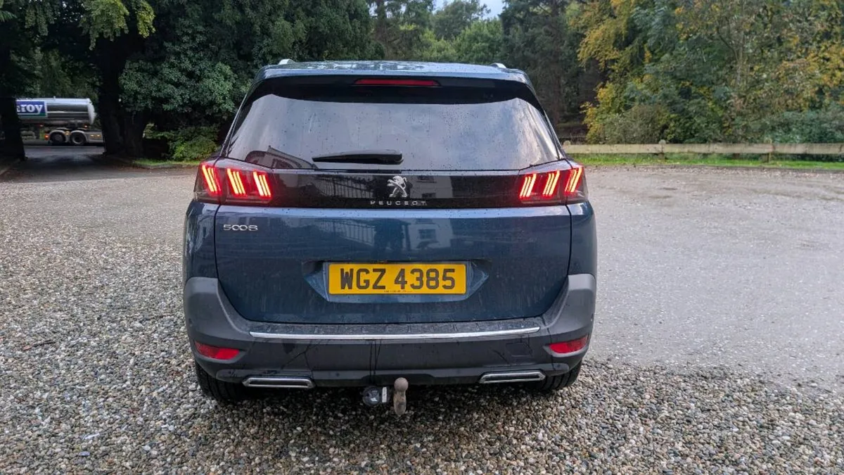 2022 Peugeot 5008 allure 7 seater - Image 5