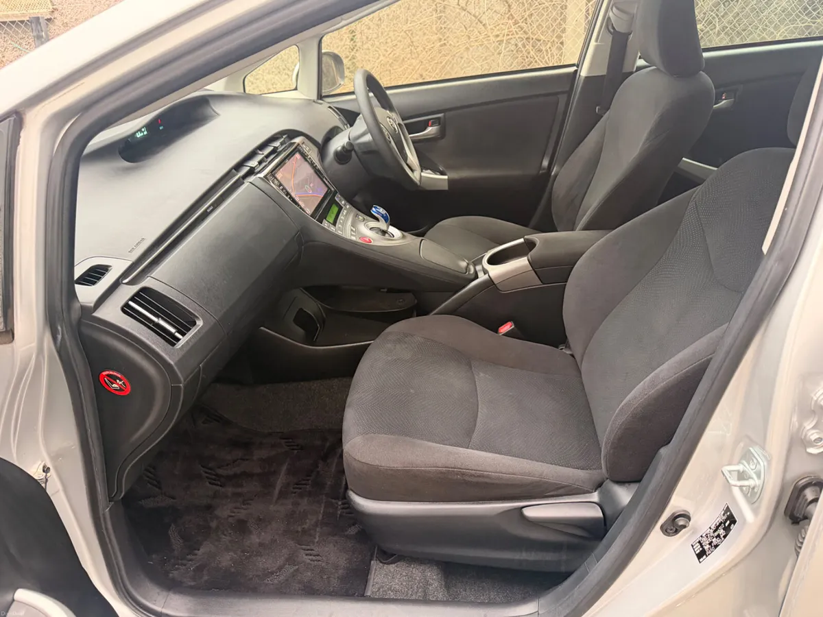 Toyota Prius 2015 self charging hybrid - Image 4