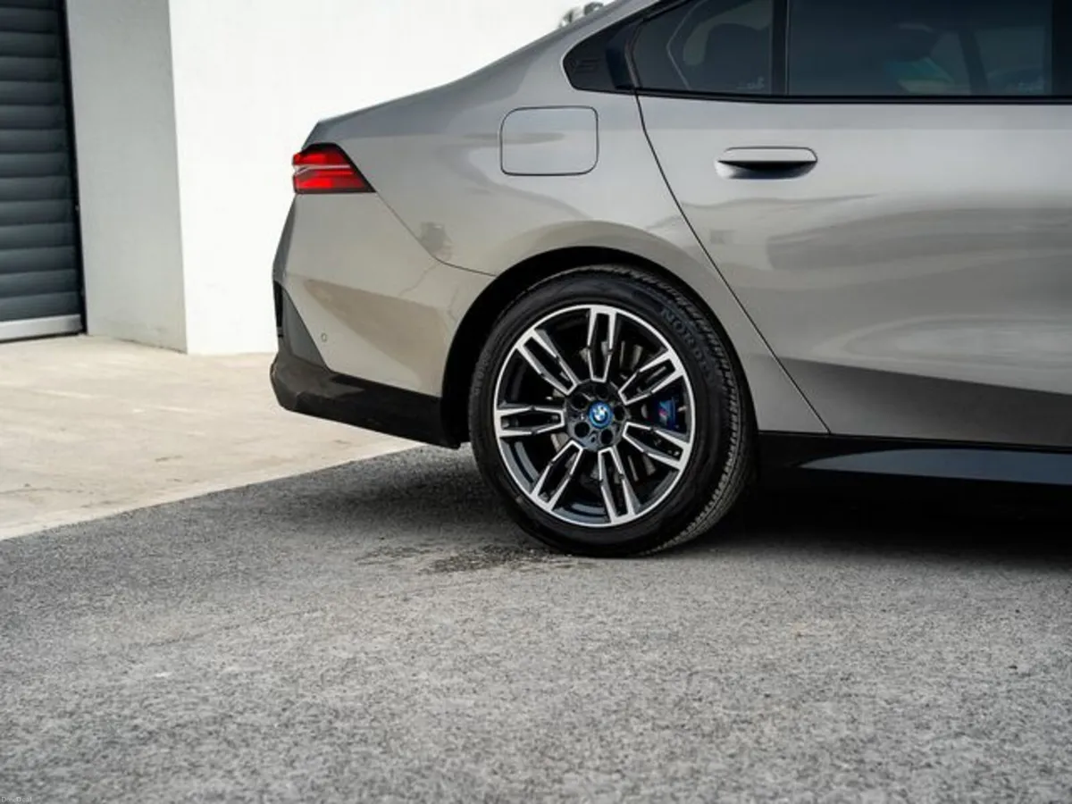 BMW 5-Series M sport - Image 5