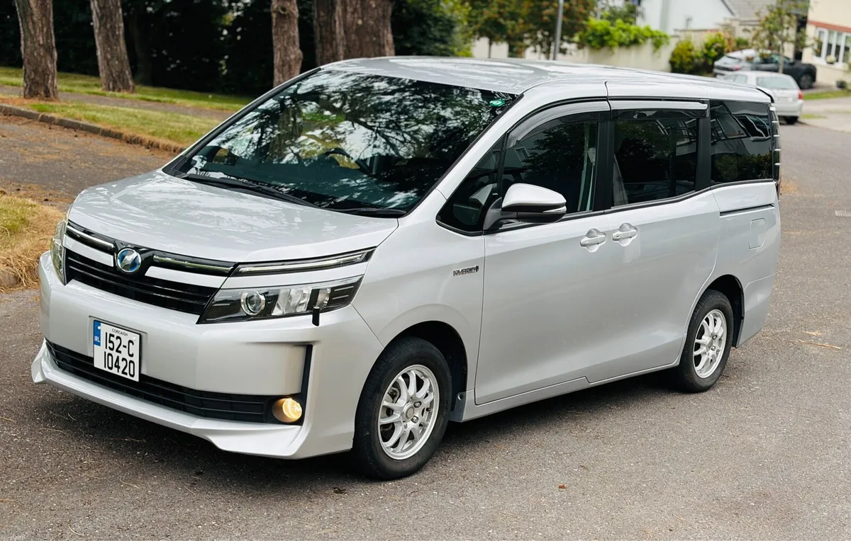 2015 TOYOTA VOXY HYBRID V (7 Seater Automatic) - Image 2