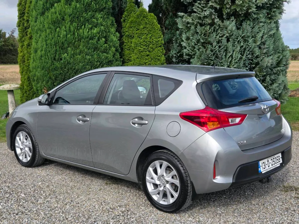 Very Low Mileage Toyota Auris 1.4 D4d Terra - Image 4