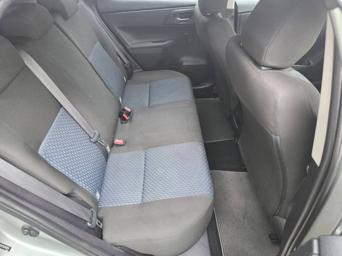 Very Low Mileage Toyota Auris 1.4 D4d Terra - Image 6