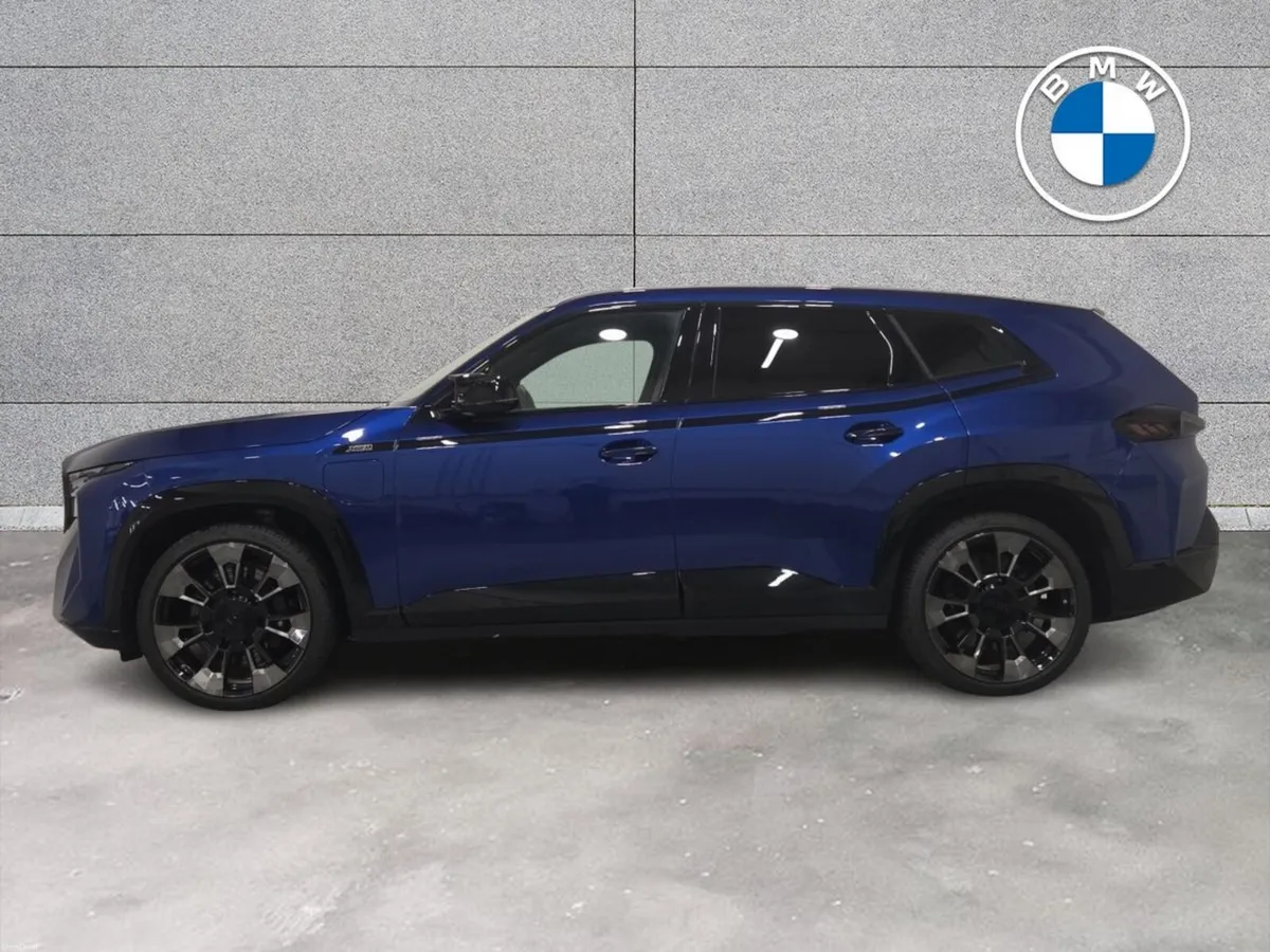 BMW XM 50e - Image 3