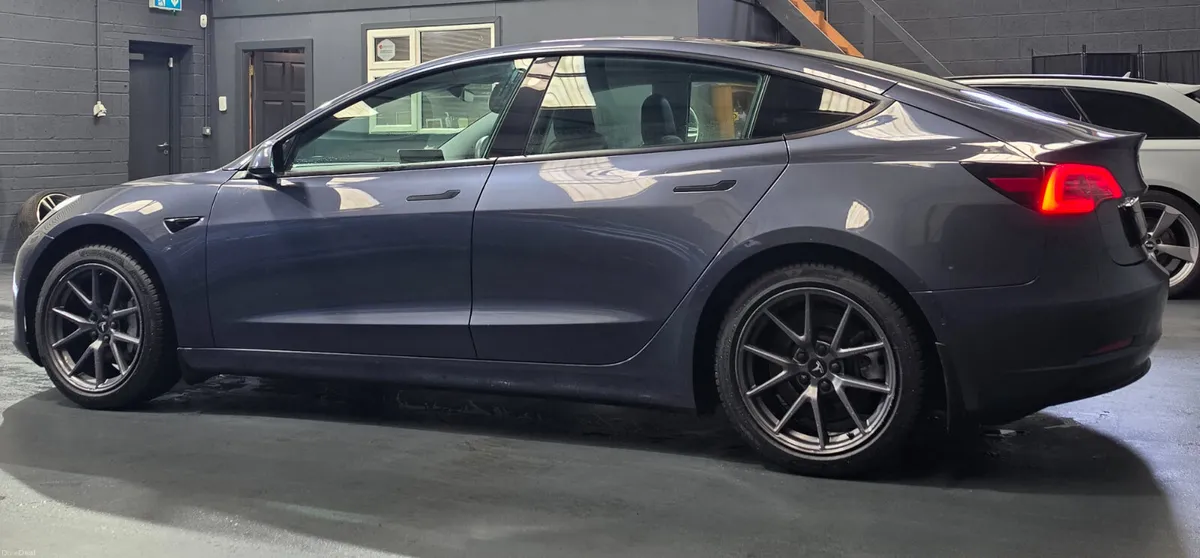 21 Model 3 - Image 6