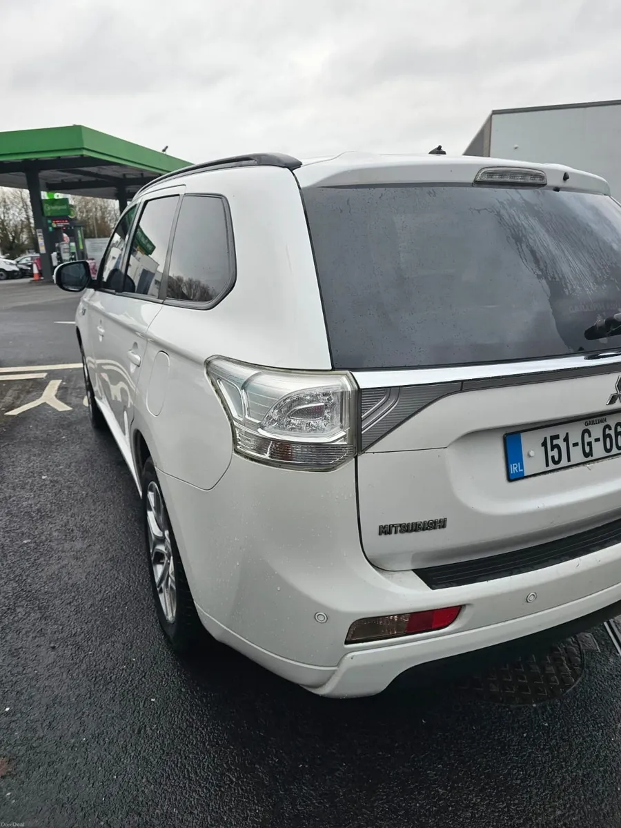2015 Mitsubishi Outlander - Image 3