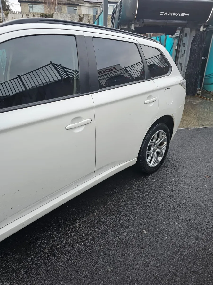 2015 Mitsubishi Outlander - Image 6