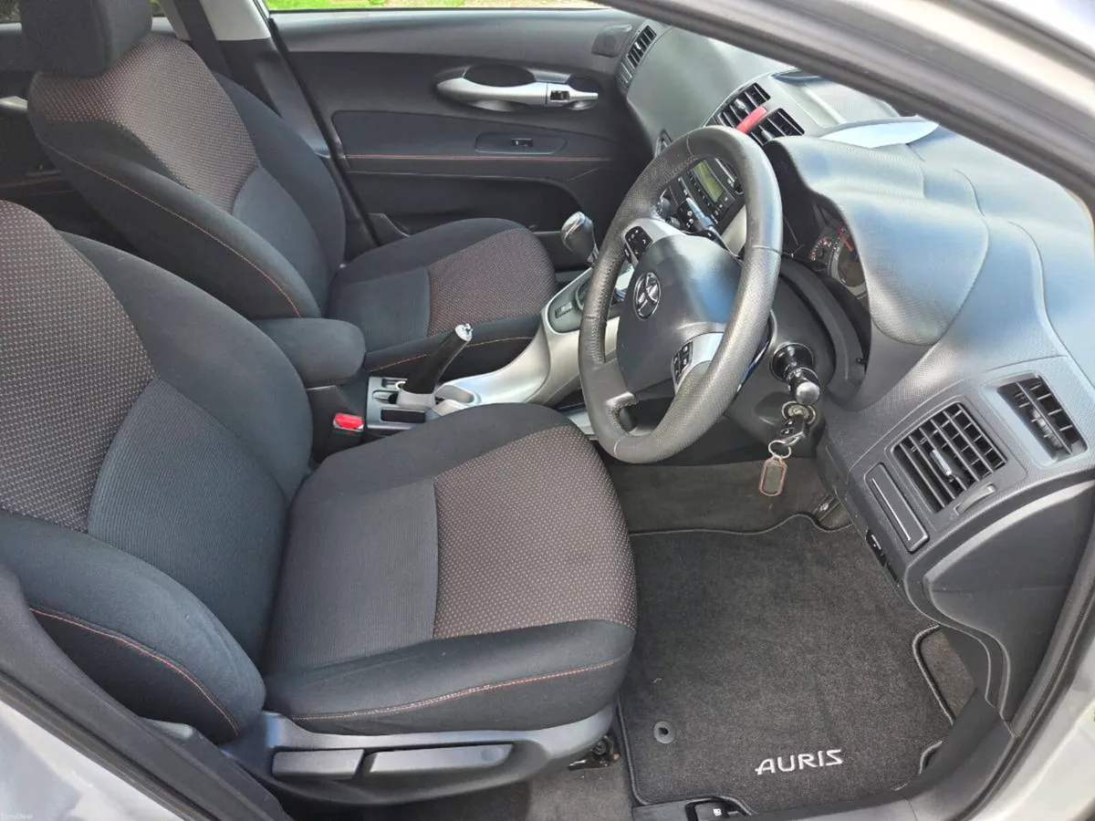 Very Low Mileage Toyota Auris 1.4 D4d Sport Automa - Image 5