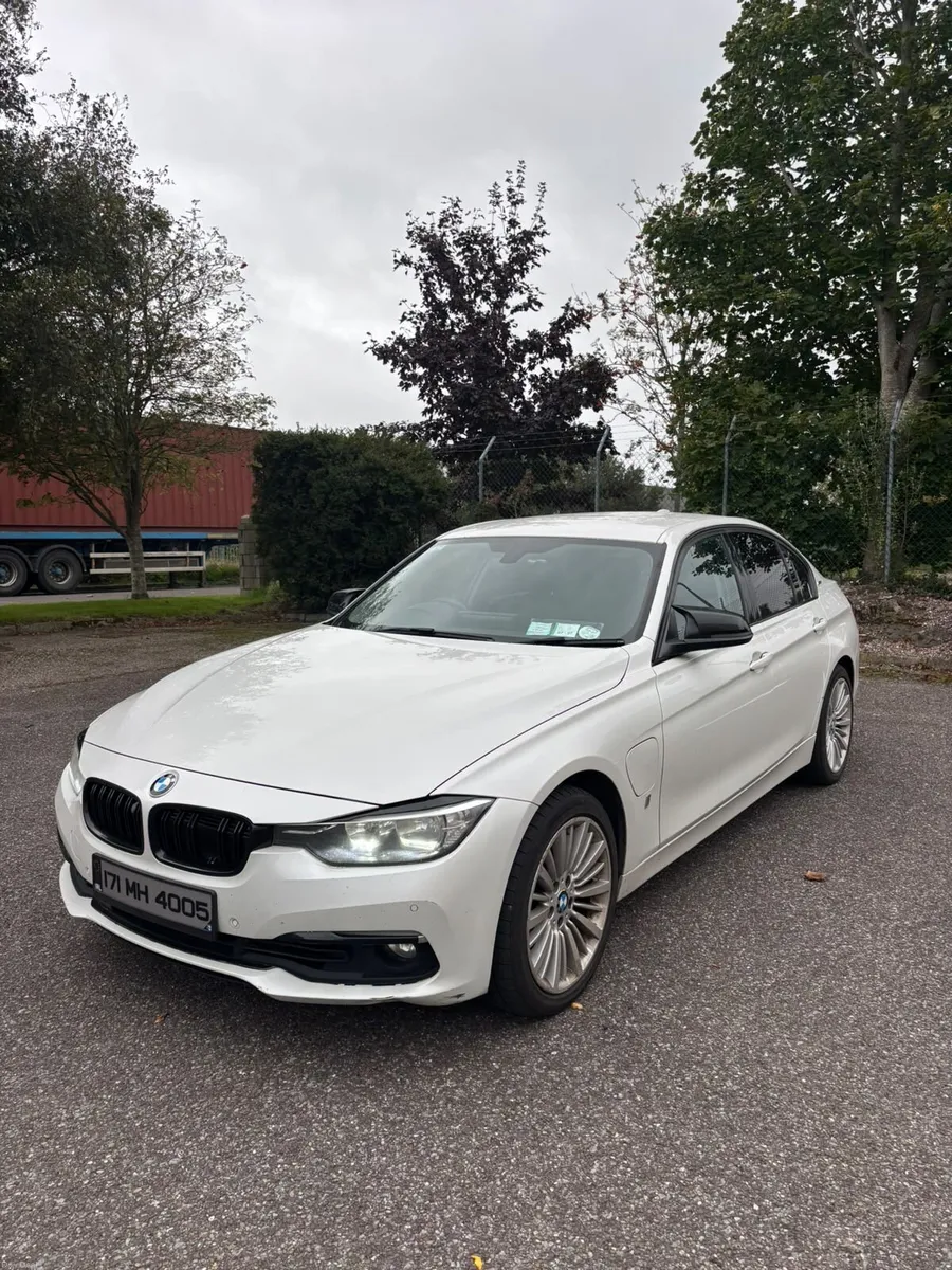 BMW 330e sport - Image 1