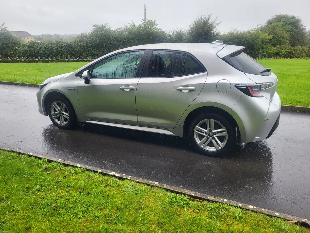 Toyota Corolla HYBRID AUTOMATIC - Image 4