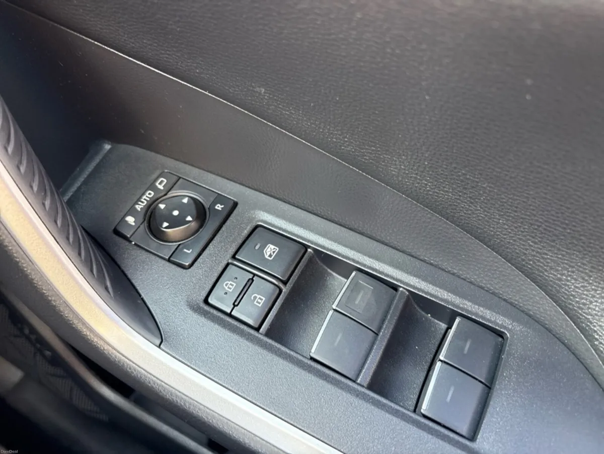 Toyota RAV4 *ORIGINAL IRISH CAR*  SOL PHEV 4DR AUT - Image 6