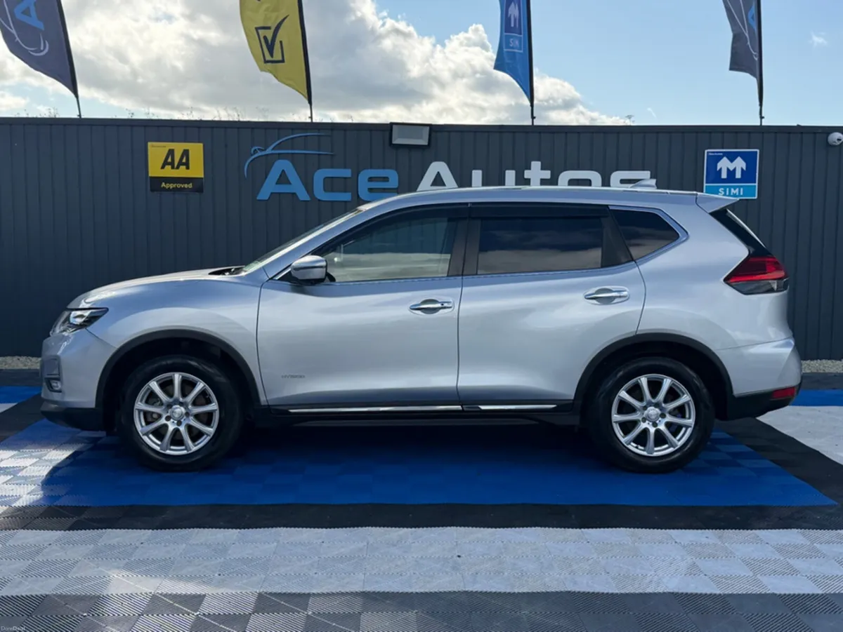 Nissan X-Trail SVE PREMIUM - 2.0L PETROL - AUTO - - Image 4