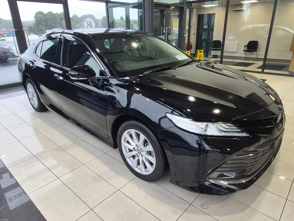 Toyota Camry G Hybrid - Image 2