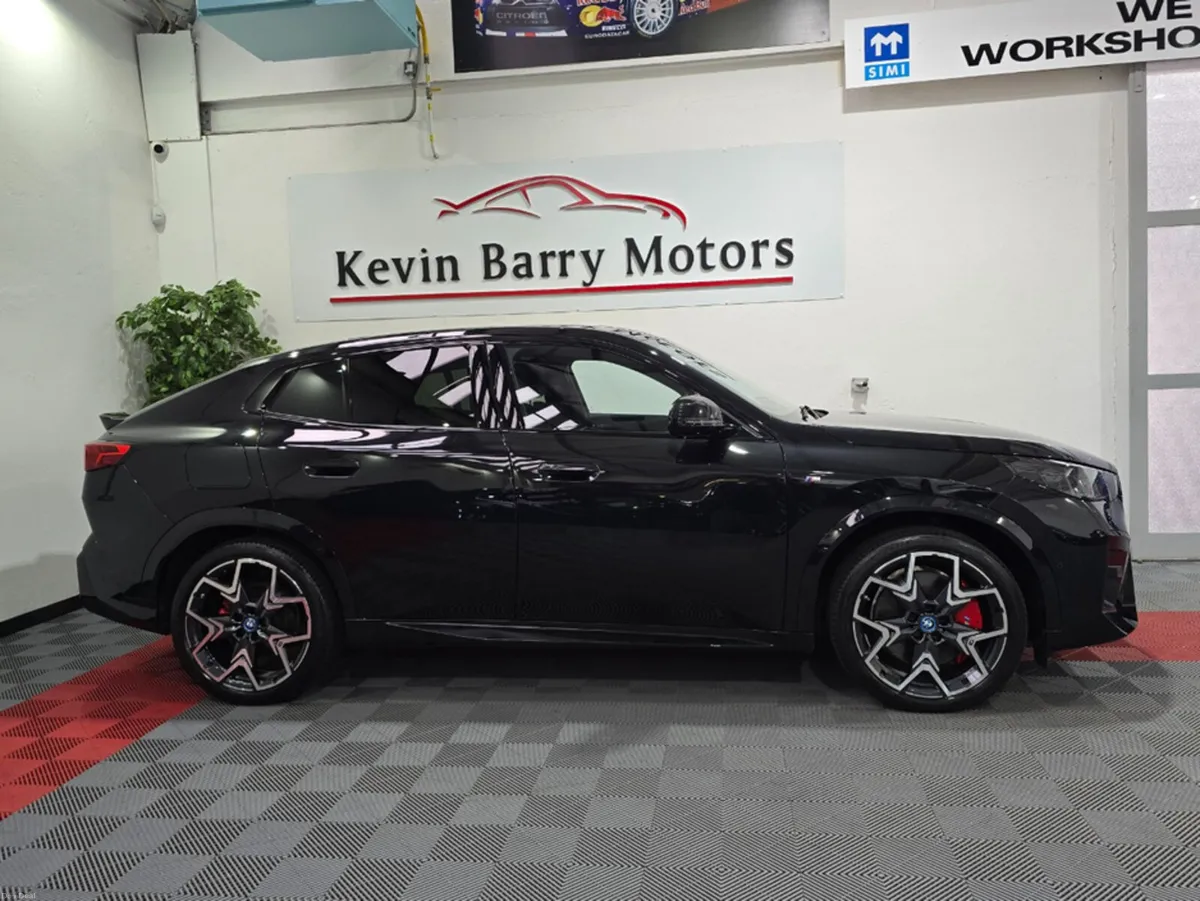 BMW iX2 X-DRIVE 30 M SPORT (PRO PACK) AUTOMATIC ** - Image 4