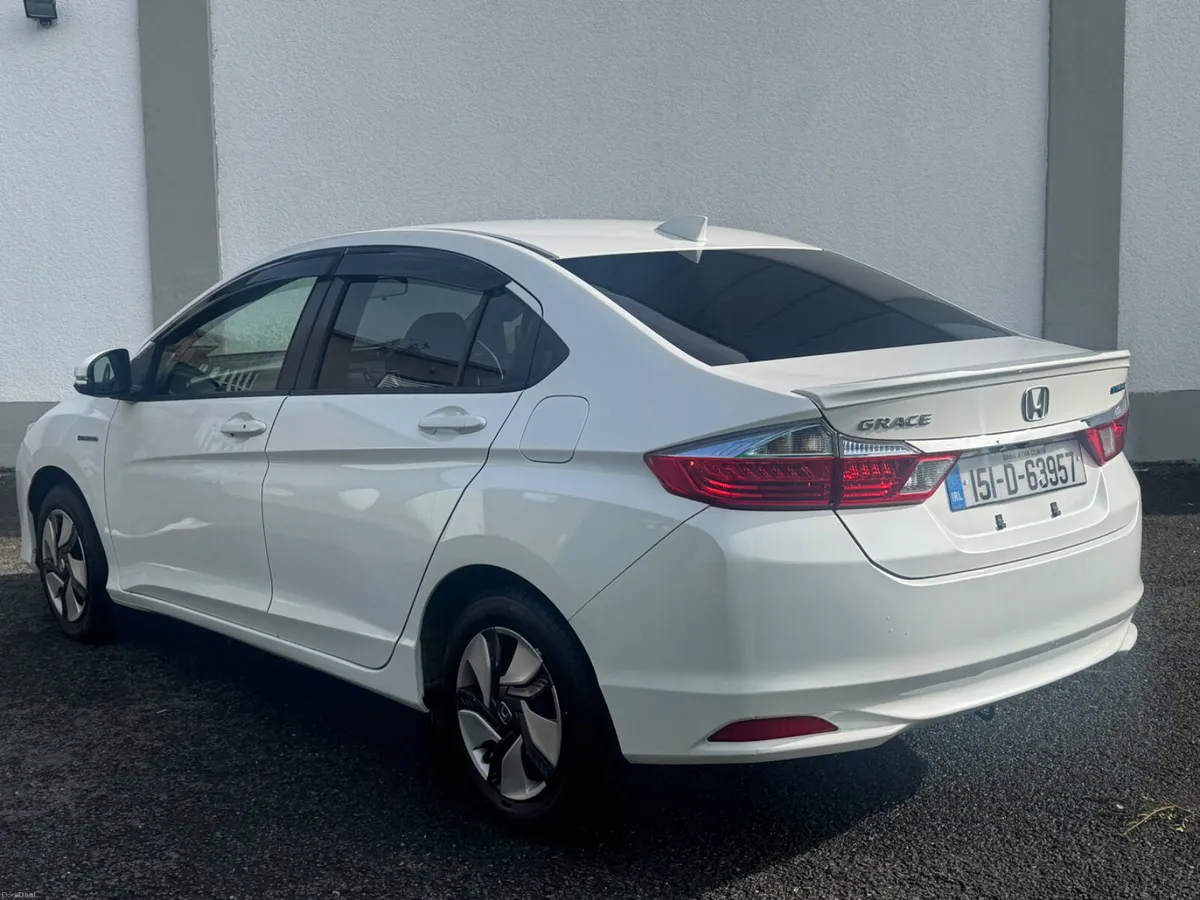 Honda Grace 2015 Hybrid 1.5 Automatic - Image 6