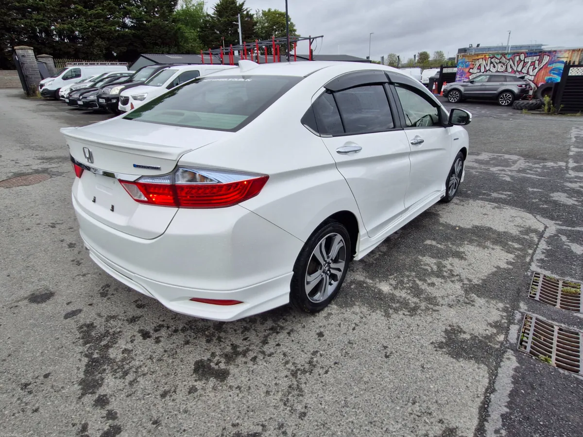2015 Honda Grace 1.5L Hybrid with Full body kit - Image 4
