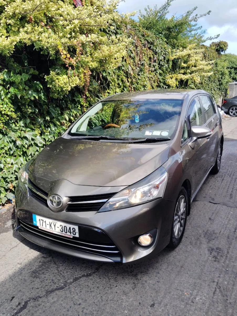 2017 Toyota Corolla Verso 7 seats family car - Image 2