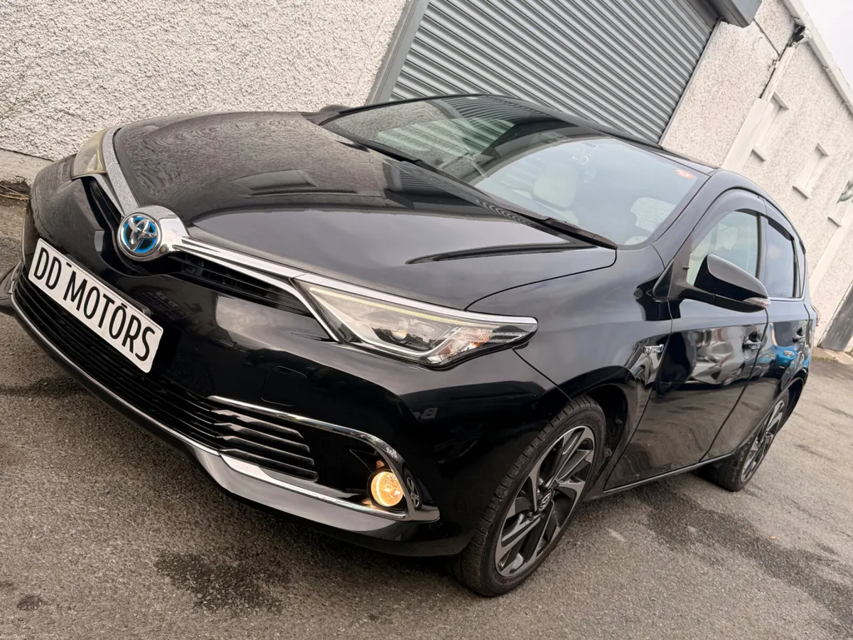 TOYOTA AURIS 2016 HYBRID WITH TOP SPEC - Image 3