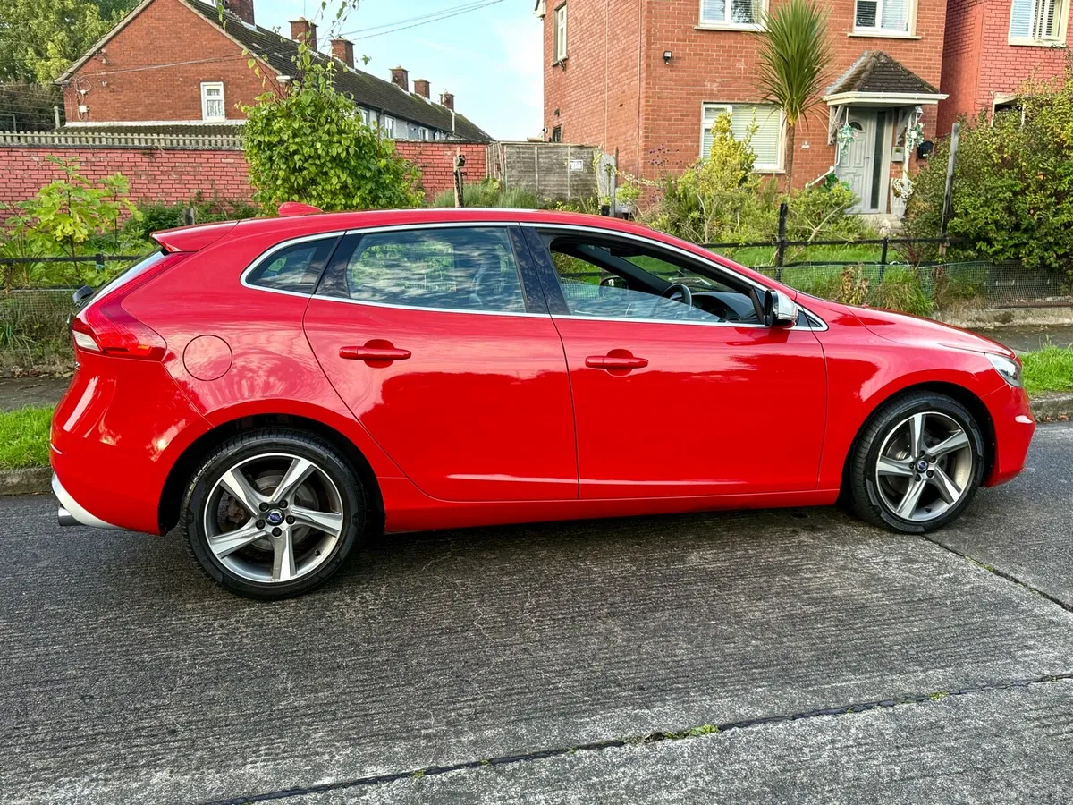 141 Volvo V40 R-DESIGN New Nct - Image 5