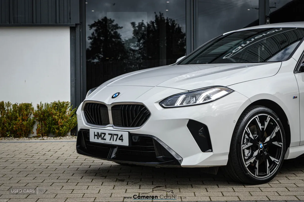 BMW 1-Series HATCHBACK - Image 3
