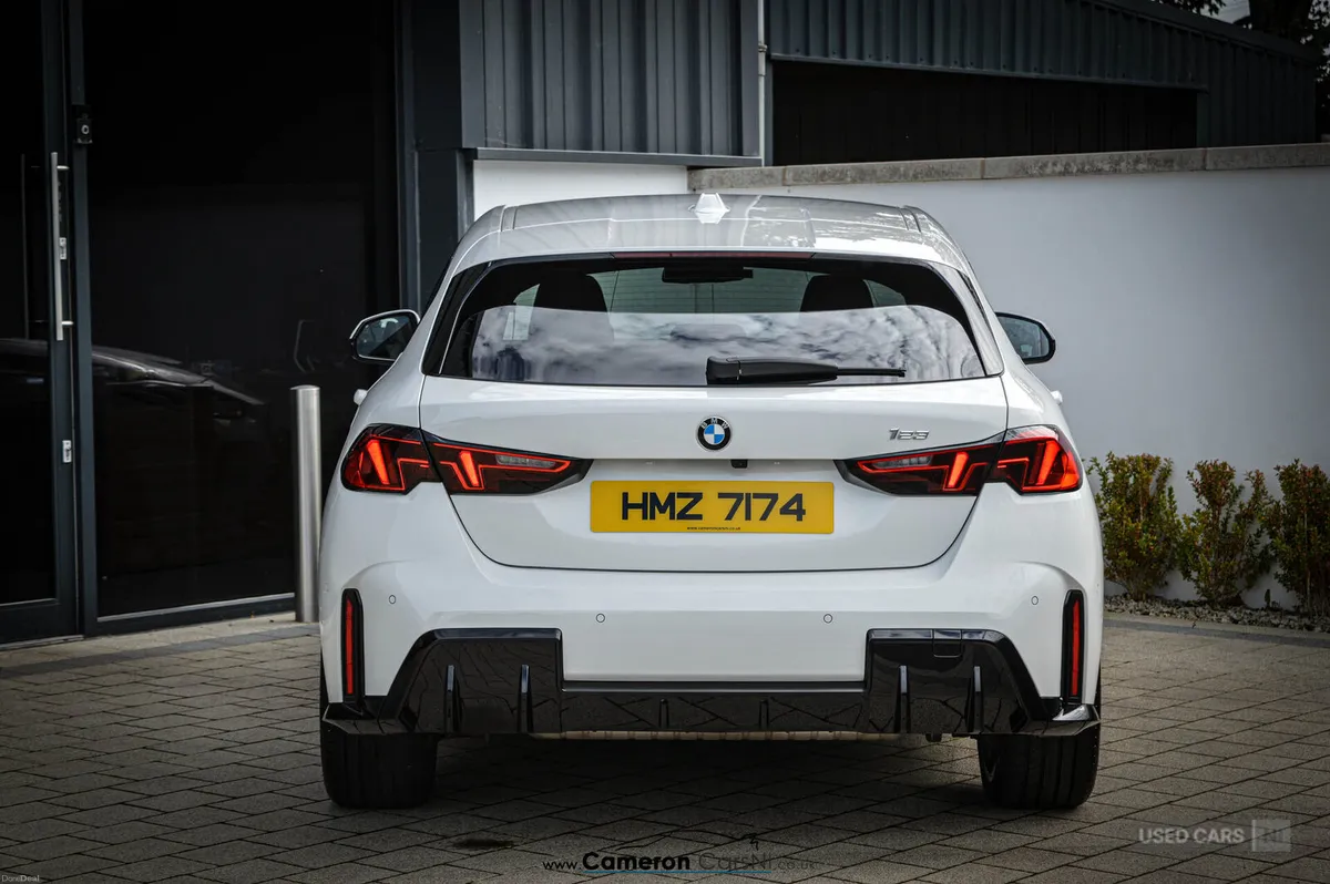 BMW 1-Series HATCHBACK - Image 6