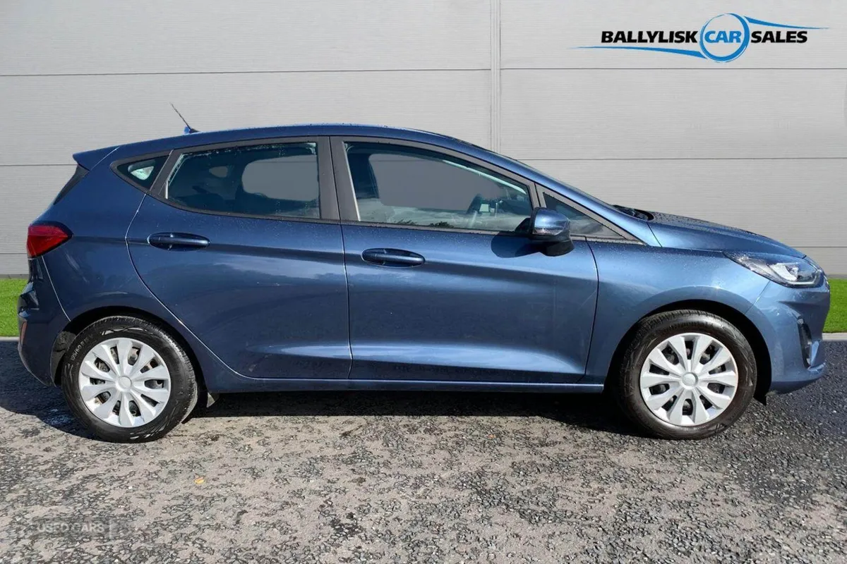 Ford Fiesta 1.1 Ti-VCT 75PS Trend in Chrome Blue w - Image 3