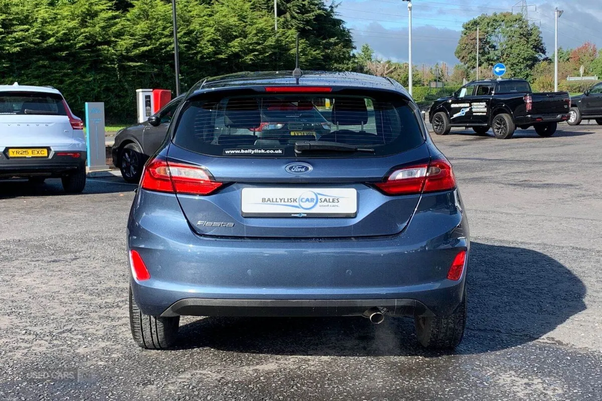 Ford Fiesta 1.1 Ti-VCT 75PS Trend in Chrome Blue w - Image 5