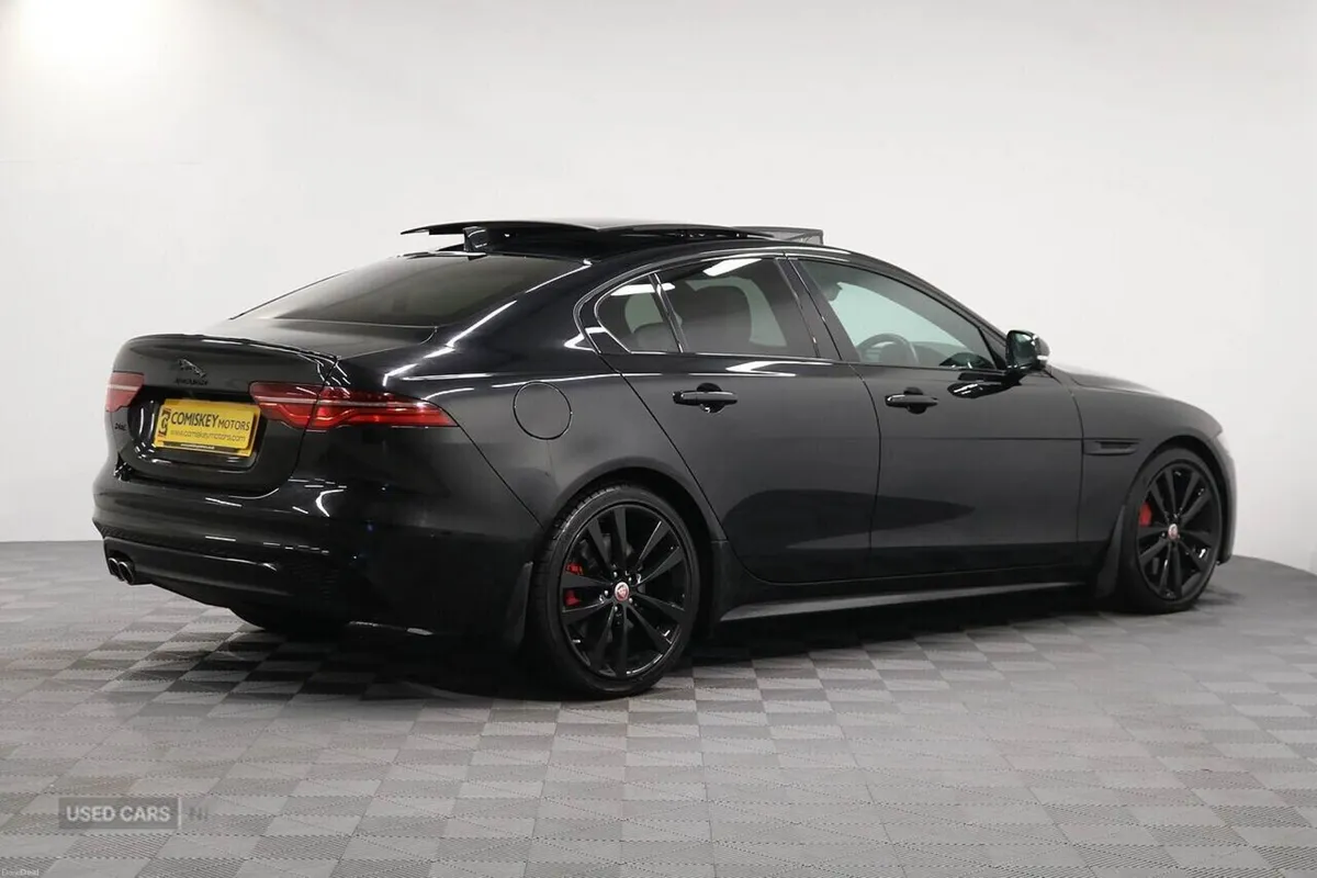 Jaguar XE D200 MHEV R-Dynamic Black - Image 6
