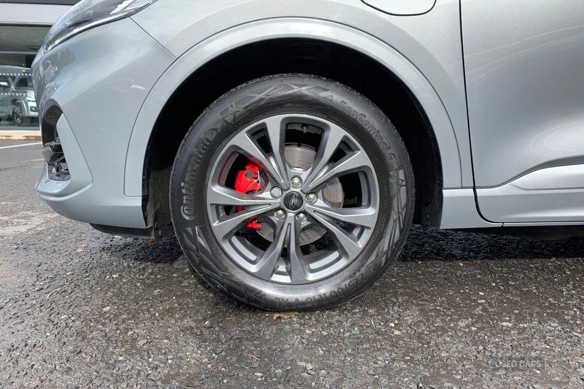 Ford Kuga 2.5 PHEV 225PS ST-Line in Solar Silver w - Image 6