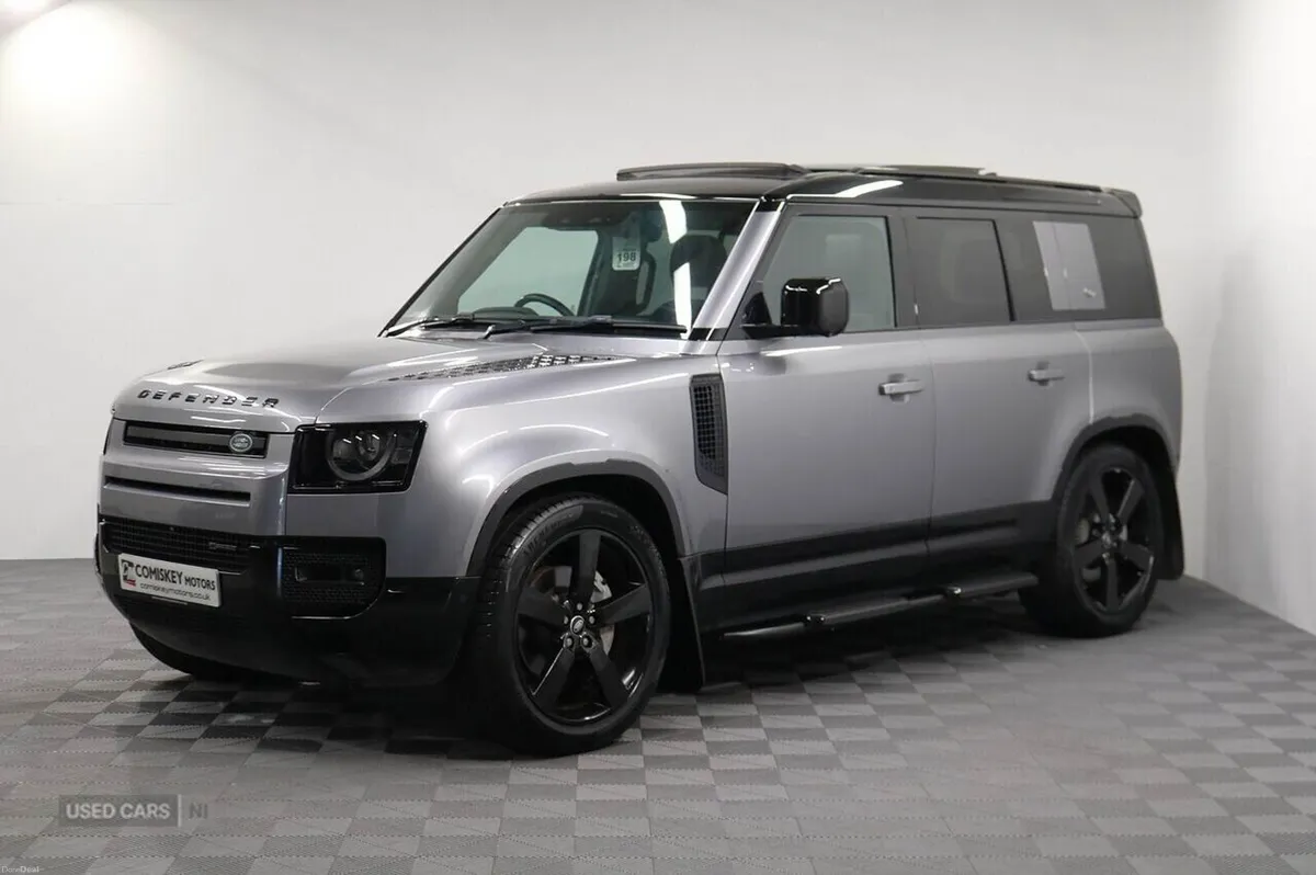 Land Rover Defender 110 D300 MHEV X-Dynamic SE - Image 3
