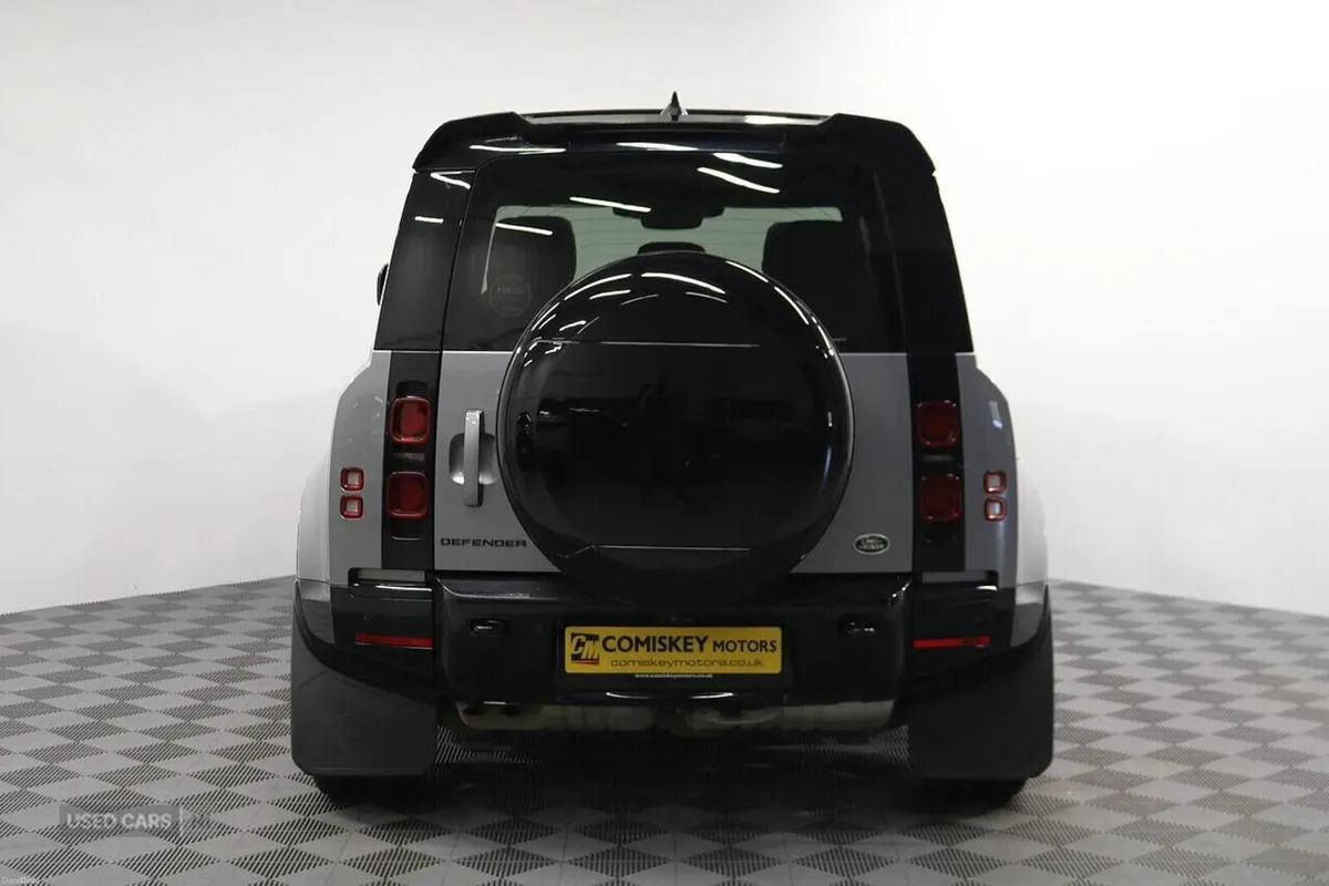Land Rover Defender 110 D300 MHEV X-Dynamic SE - Image 5
