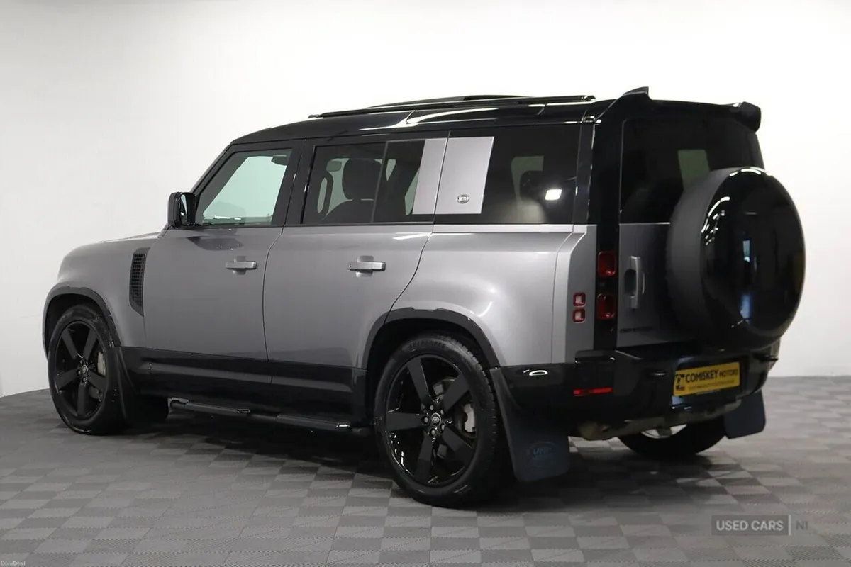 Land Rover Defender 110 D300 MHEV X-Dynamic SE - Image 4