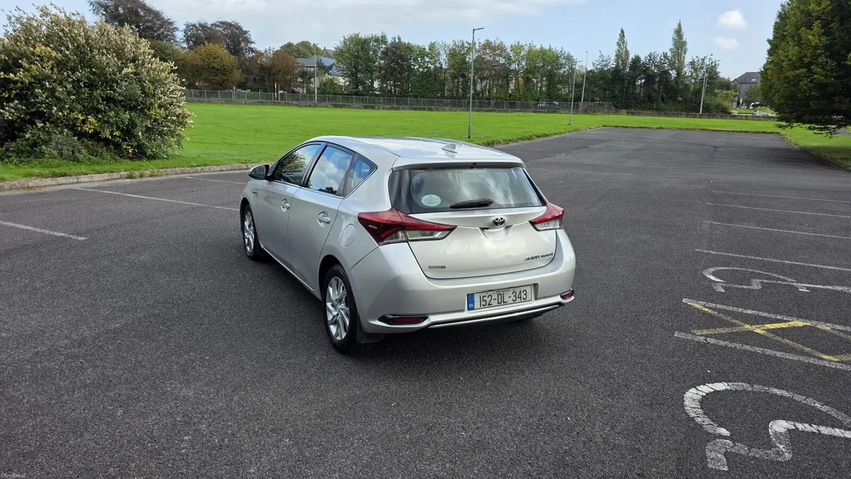 2015(152) Toyota Auris 1.8 Hybrid - Image 5